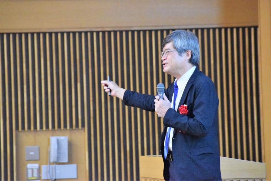 講演した天野特別栄誉教授