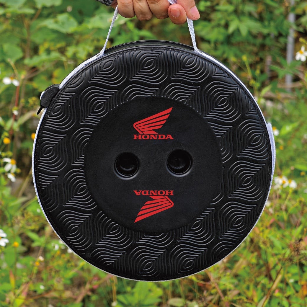 鈴鹿サーキットに500個限定生産の『Honda ウイングマーク 折り畳みスツール』が登場！ （2025年5月～）