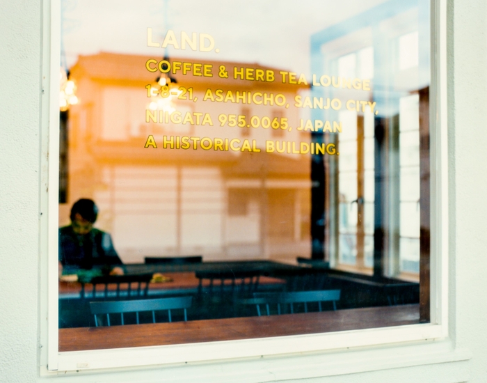 LAND.店舗外観2 photo:ONODA Yoichi