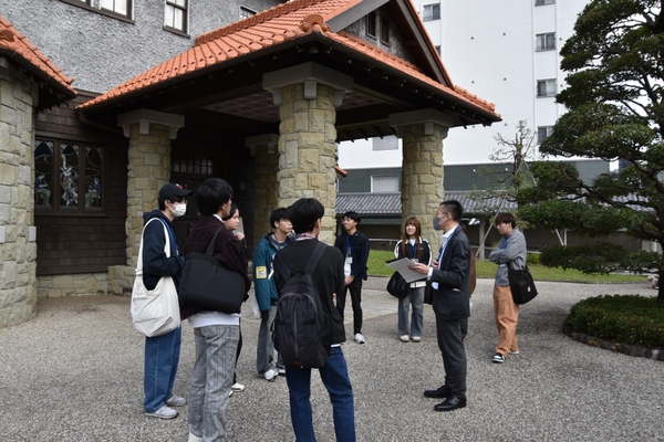 杉浦教授から注意事項などの説明を聞く