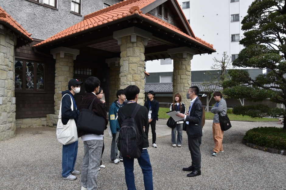 杉浦教授から注意事項などの説明を聞く