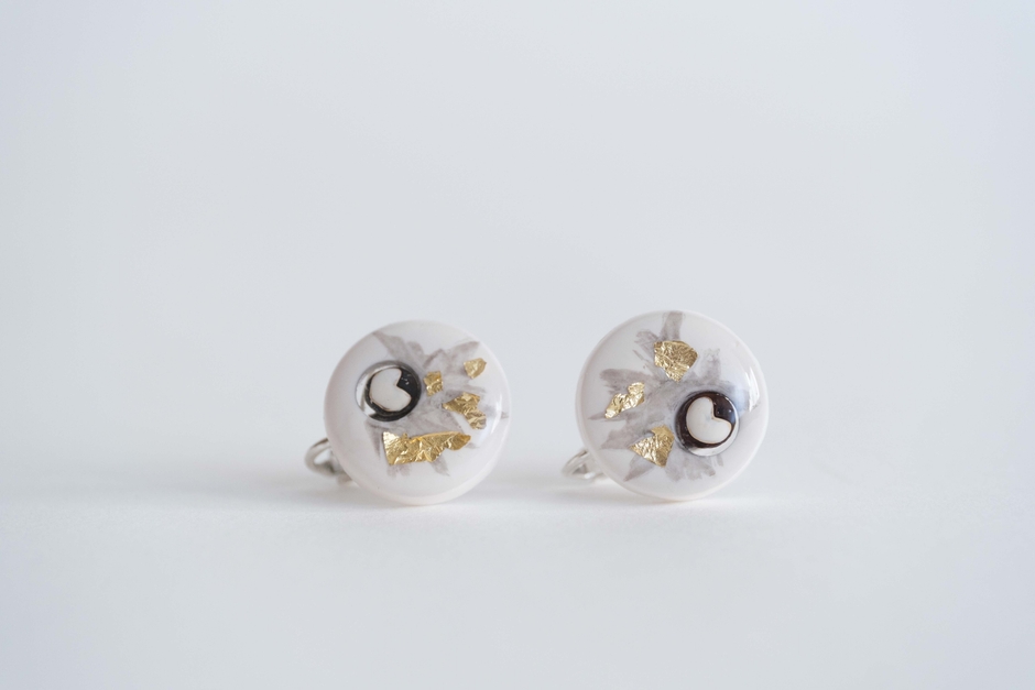 DNAを宿した“タネ”アクセサリー(ピアス)