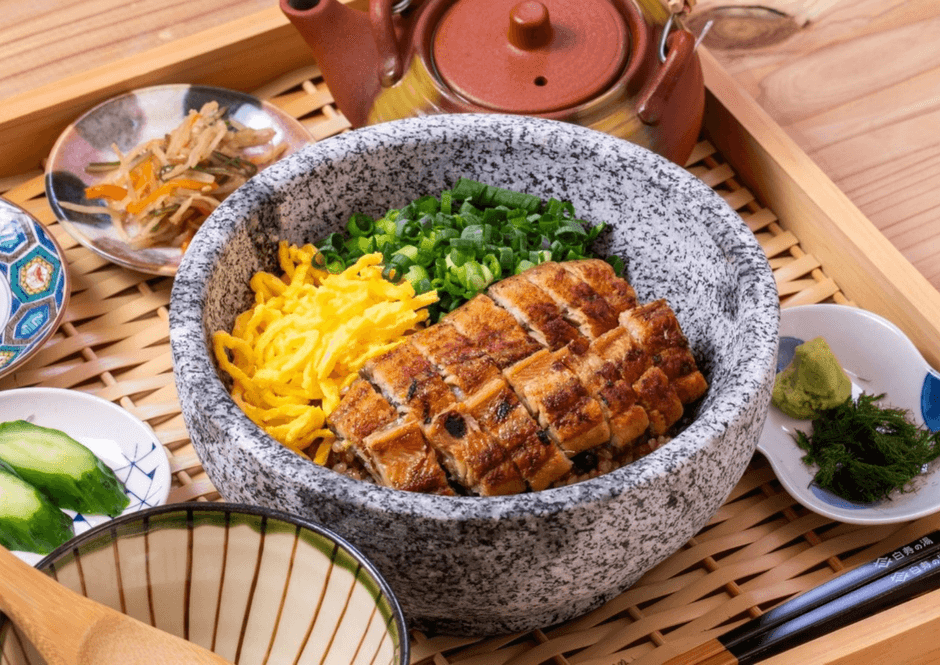 コラボ限定メニュー「寝かせ玄米(R)と侍うなぎの石焼きひつまぶし」
