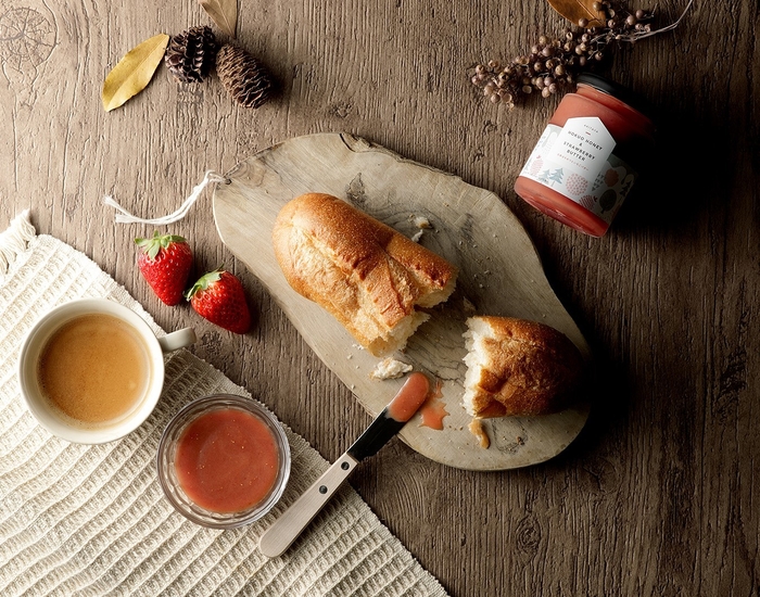 北欧はちみつといちごバター 食シーン