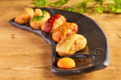 看板メニュー!「つくね五種盛り合せ」が100円に!!