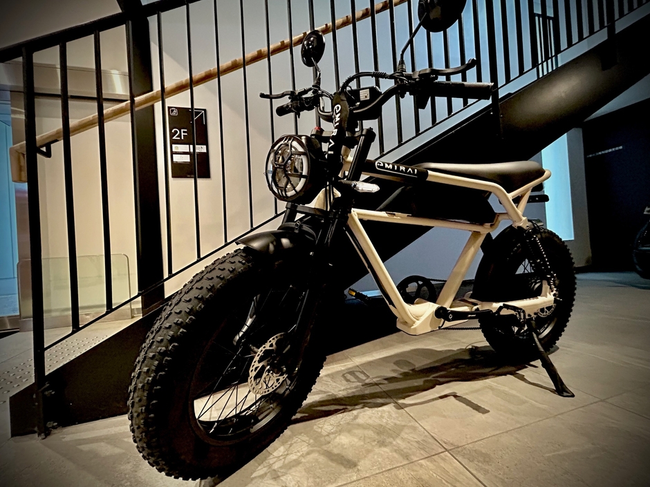 サンドベージュ