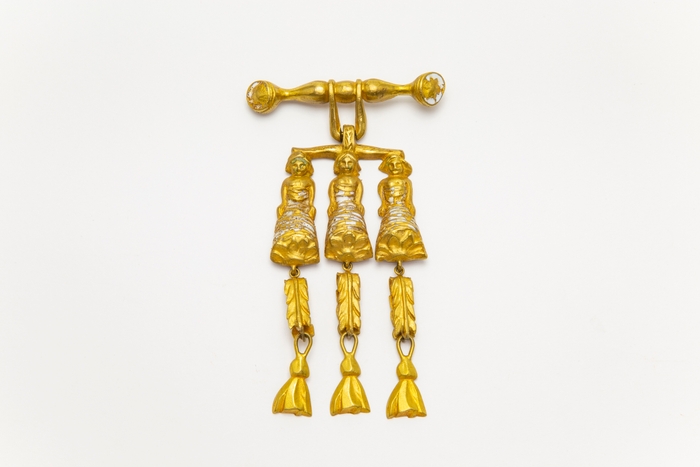 リーン・ヴォートラン《ブローチ “花の精”》 デザイン/制作:リーン・ヴォートラン 制作年:1945年頃 制作国:フランス 素材:エナメル彩、金色ブロンズ