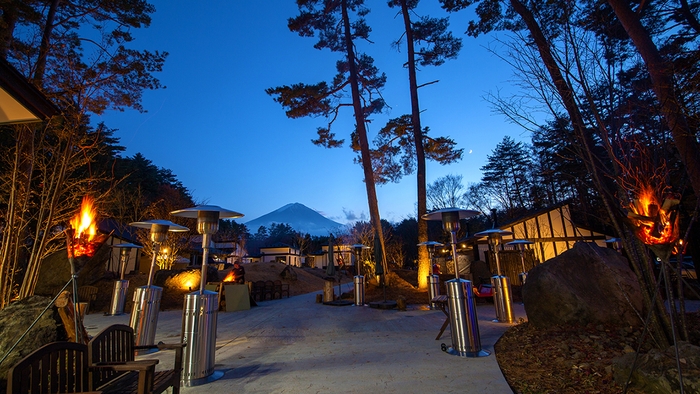 ヴィラ本館前広場