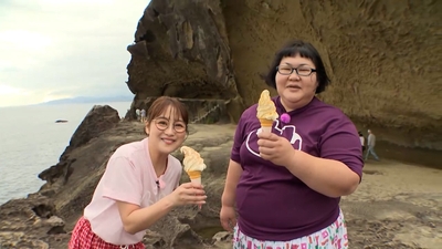 左から)鈴木奈々、安藤なつ(メイプル超合金)