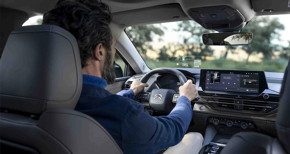 Stellantis、新しい車載HMIの開発にQtフレームワークを採用 1