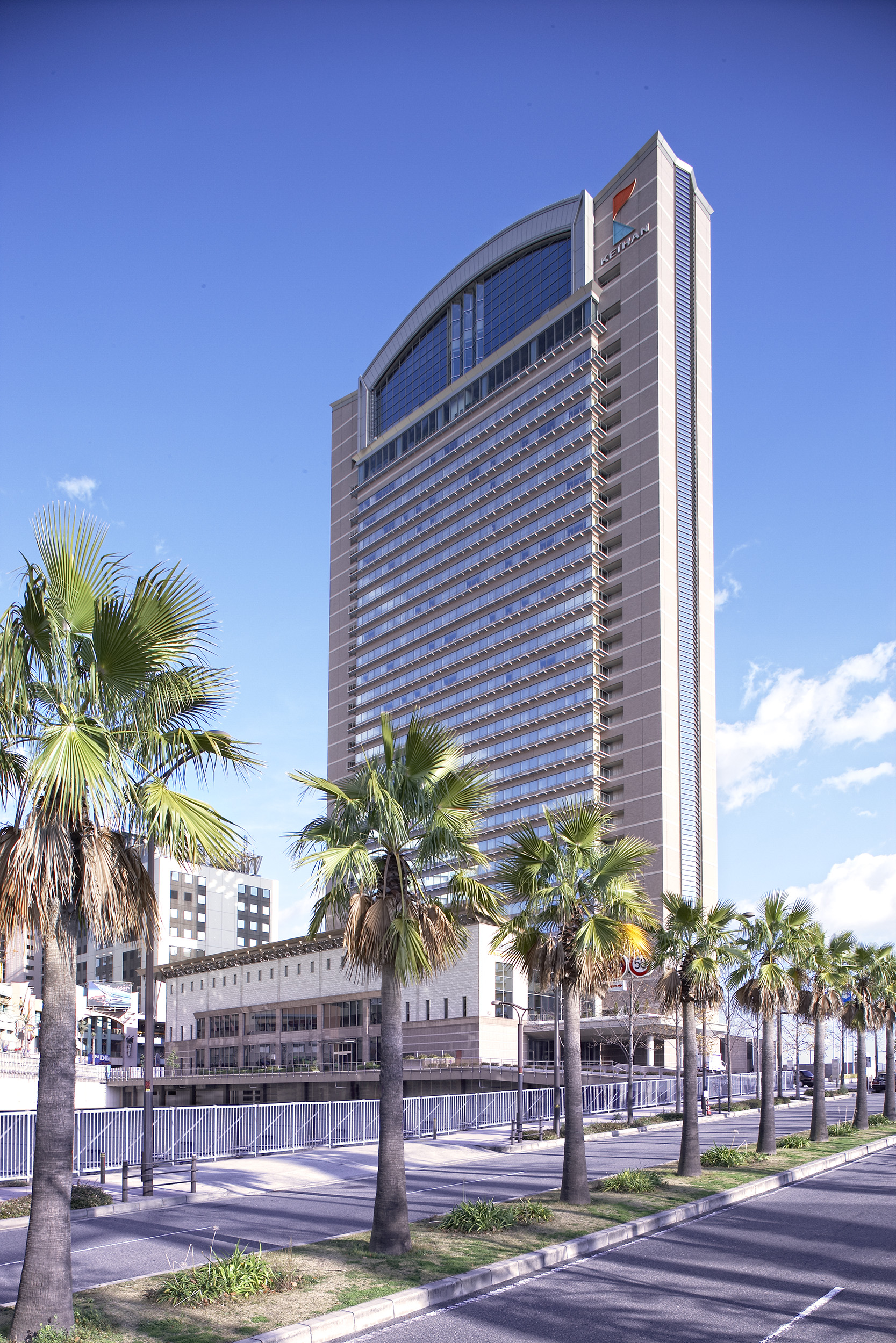 ホテル京阪 ユニバーサル・タワー　 全客室のリニューアルを順次スタート。 第１期、20・２１階４８室の改装が完了しました。