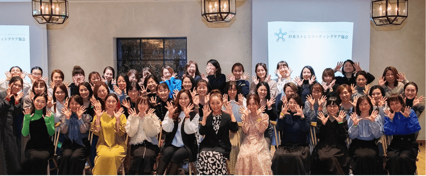 2022年年末 東京銀座で開催 認定セラピストが集う協会忘年会の様子 02