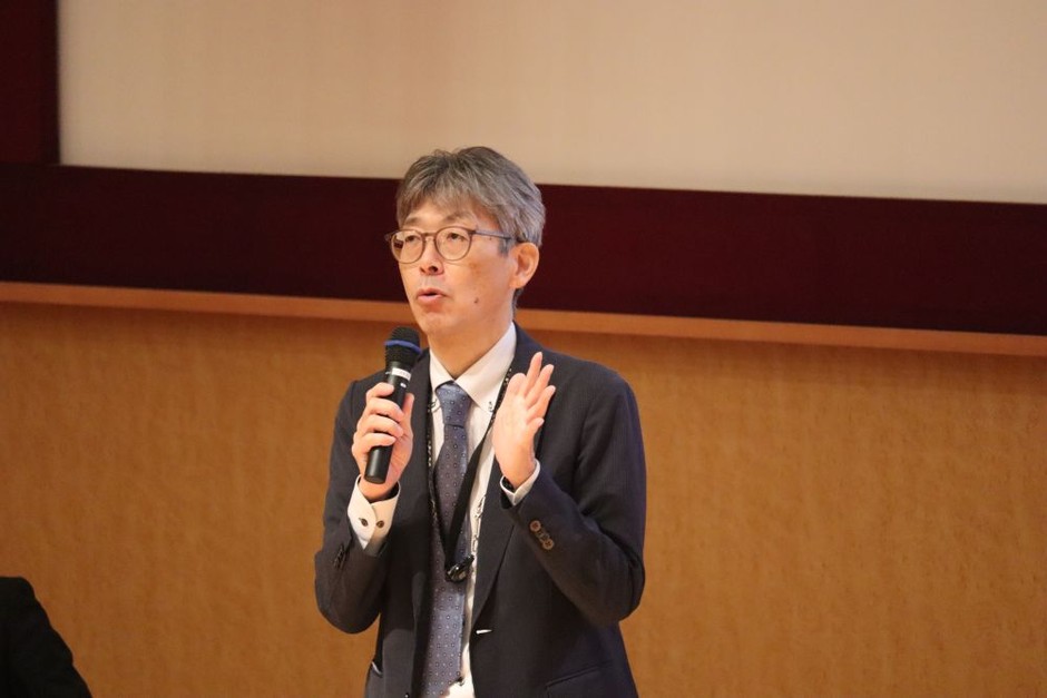 次期学習指導要領について説明する藤枝視学官
