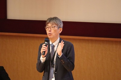 次期学習指導要領について説明する藤枝視学官