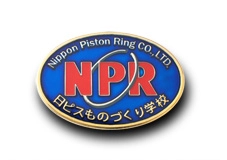 ◆PINS FACTORY（ピンズファクトリー）◆　ピンズ実例568 日本ピストンリング株式会社　様　「日ピスものづくり学校卒業生向けピンズ」 ★会社の思いを伝える社内研修修了のオリジナル記念品