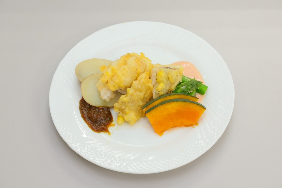 「鱈のコーンフリット　2種の北海道ソース」