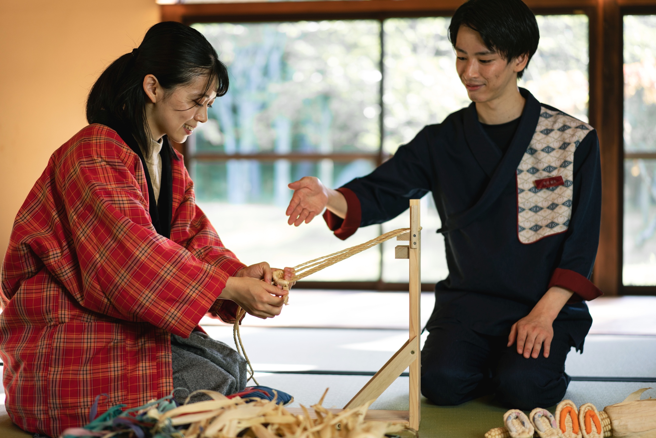 星野リゾート 青森屋 地元の伝統工芸品を継承する きみがらプロジェクト 1年目の仕上げへ トウモロコシの皮で工芸品を編む きみがらミニぞうり作り 実施 期間 年12月1日 21年3月31日 Newscast