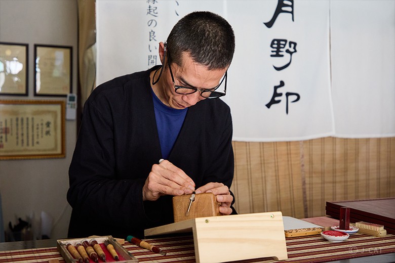 彫刻作業
