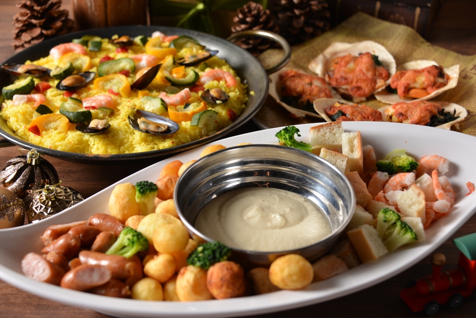 チーズフォンデュ、魚介のパエリア