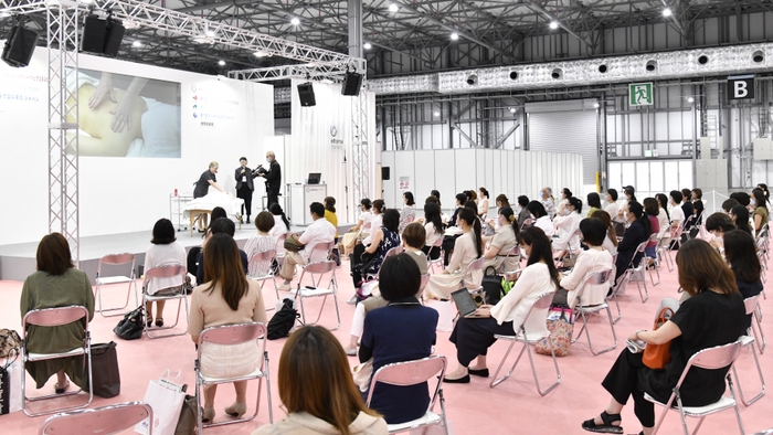 エステティック応援企画 メインステージ 様子