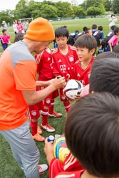 ツネイシ・スポーツアクト「トップアスリート招聘」イベント第3弾。金田喜稔さんによるサッカークリニックを開催