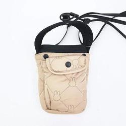 ミッフィーのドリンクホルダーが便利すぎ。クリップでどこでもサッとりつけ。手が塞がるもやもや解消。