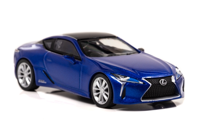 Lexus LC500h “Special Edition” 2018 Structural Blue:右前