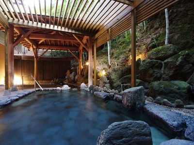 肌に優しい美人の湯 とろりとした泉質 源泉は98度の高温泉