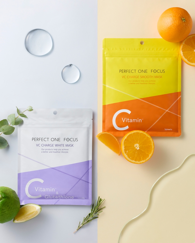 左　VCチャージ ホワイトマスク　右　VCチャージ スムースマスク