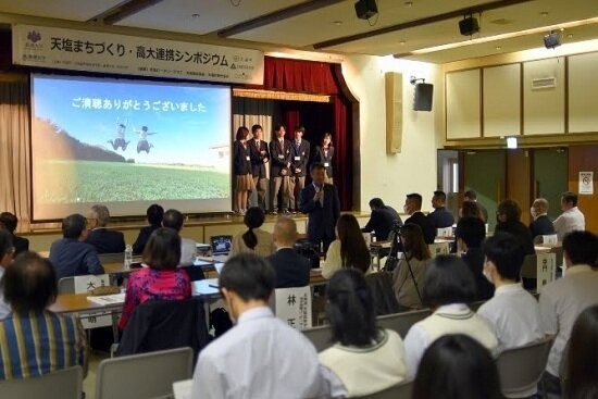 天塩高校生6グループによるアイデア発表プレゼン