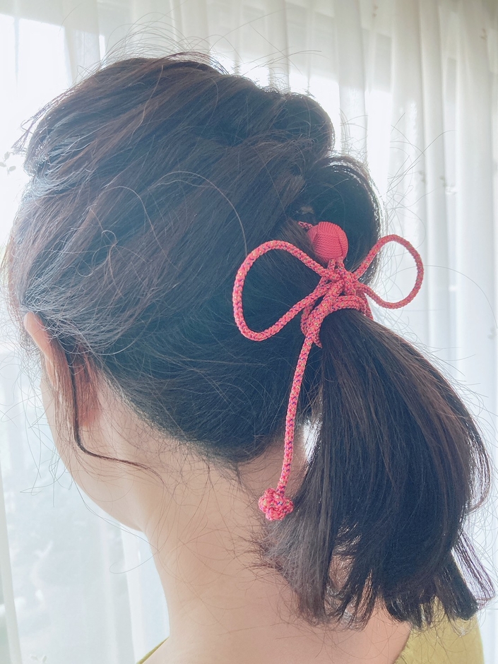 香る組紐髪飾りとして