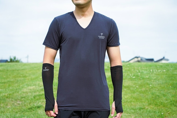 男性Lサイズ（モデル身長178cm）色：チャコール