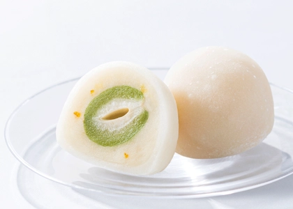 【新商品情報｜2026年4月限定】シャキッとした食感と爽やかな桃の香りが楽しめる『国産若桃の大福』限定販売