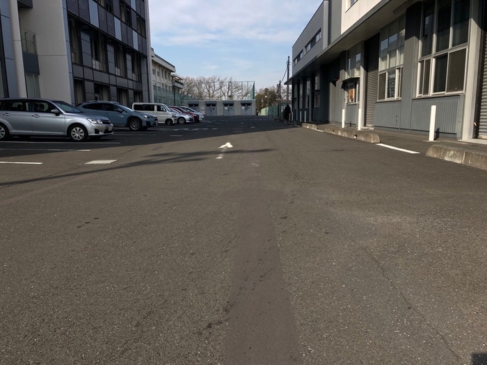 (写真左)目視で見た際のターゲットライン