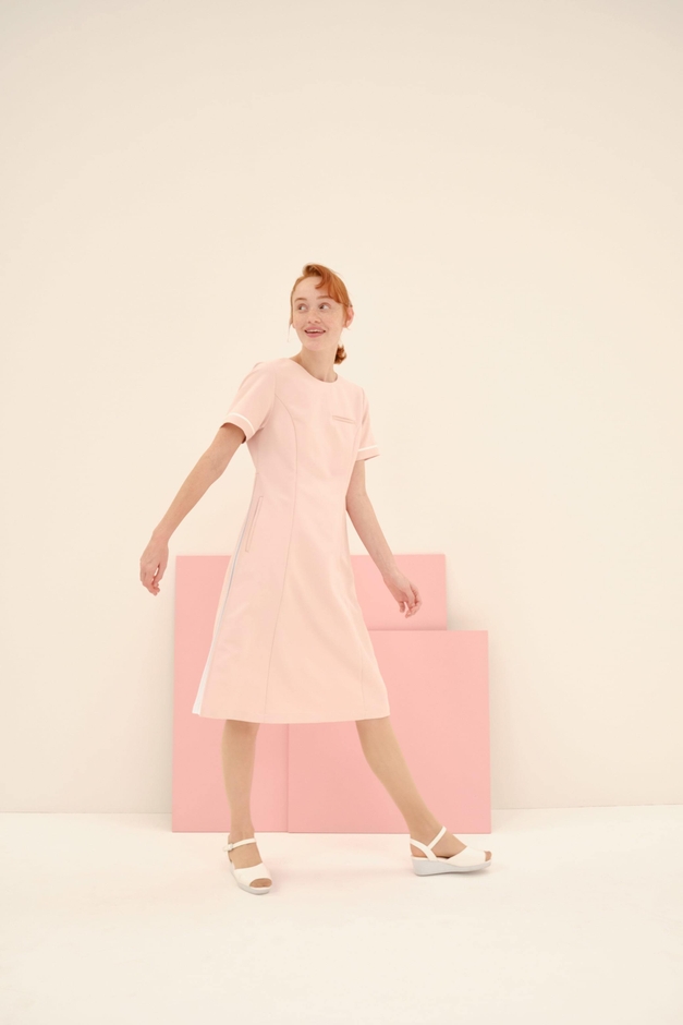 プリーツワンピース 9,889円(税込)