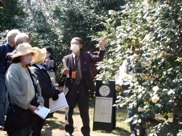 ガイドツアーの様子（令和７年撮影）