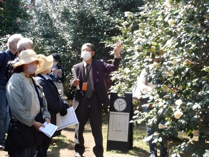 ガイドツアーの様子（令和７年撮影）