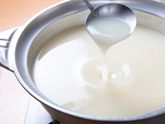 業界初！ 水炊きの旨味を向上させるスープ製法で特許を取得　 水炊きに求められる具材本来の旨味を向上させるスープを開発