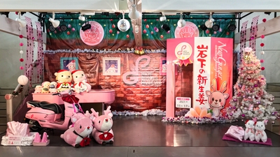 クリスマスデコレーションのイベントステージ