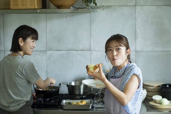 左／ワタナベマキさん、右／井上咲楽さん