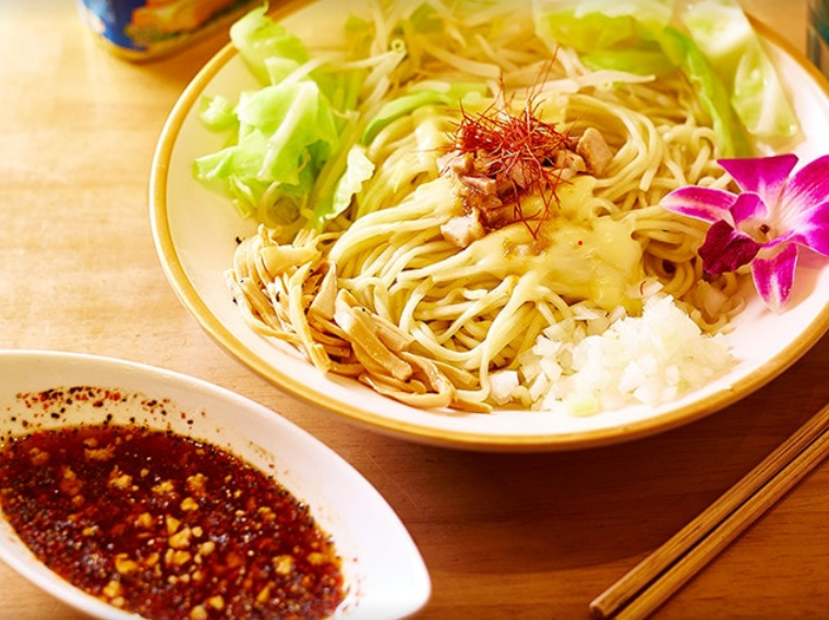 池袋駅から徒歩5分!ハワイアンカフェのような空間でおしゃれな麺が味わえる『麺屋 Hulu-lu』の情報をFindサービスで公開