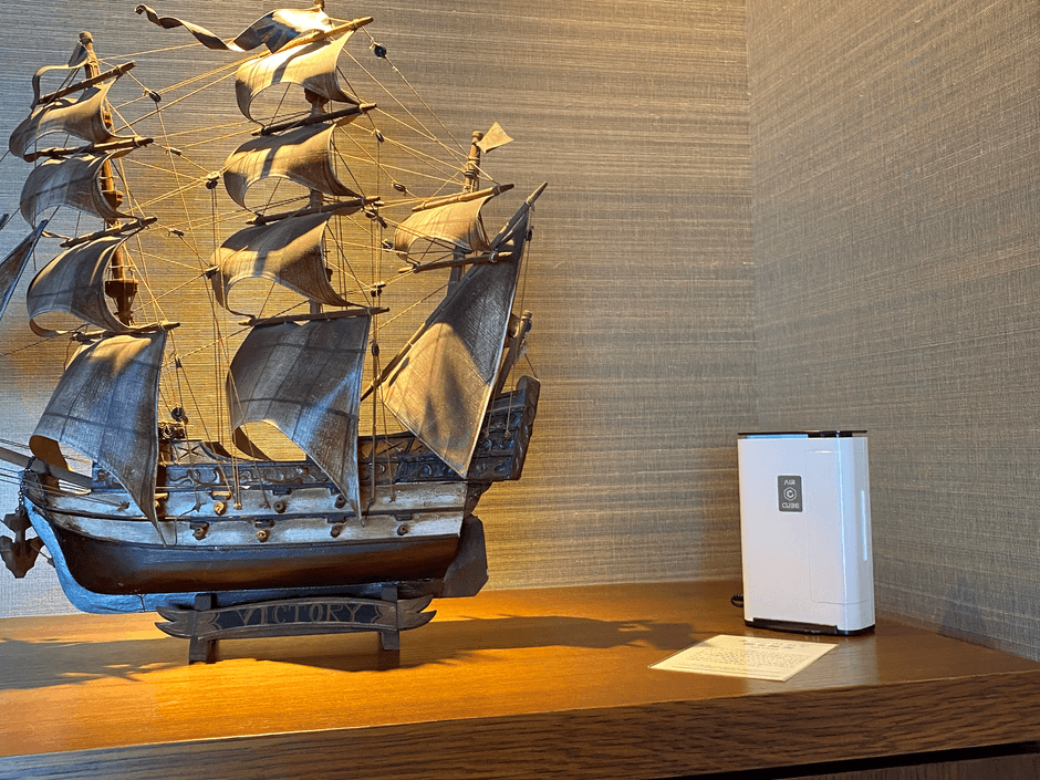 ホテル全客室に導入済みのオゾン除菌脱臭器「エアキューブ」