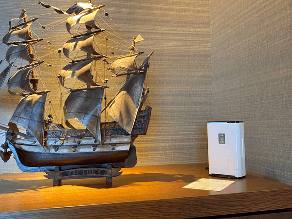 ホテル全客室に導入済みのオゾン除菌脱臭器「エアキューブ」