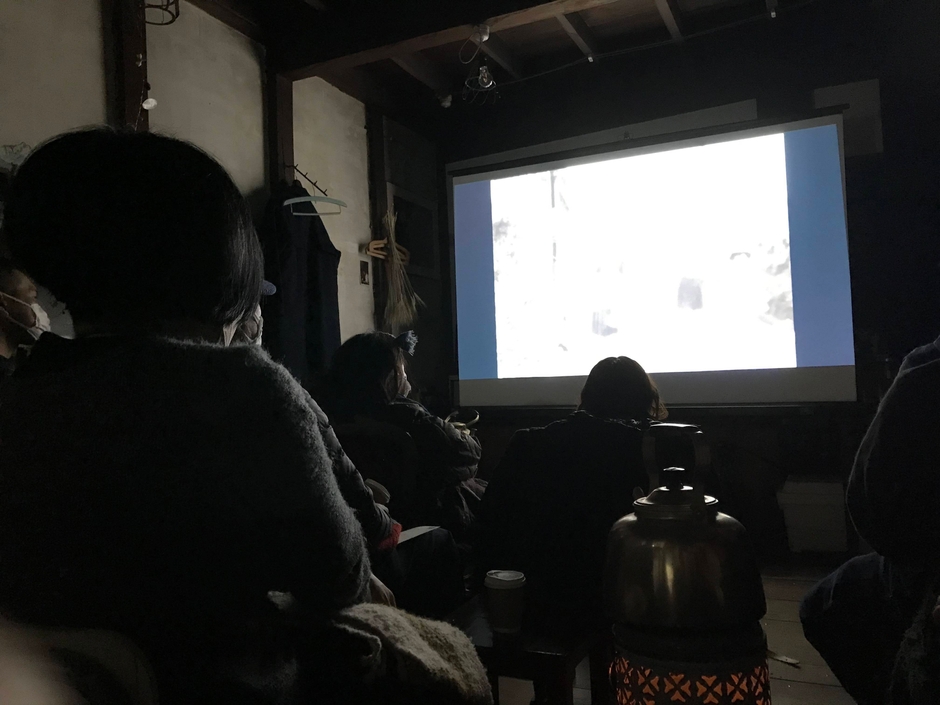 8mmフィルムが撮影された時代の趣を残す上映会場