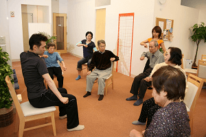 ダンス練習で行うアイソレーショントレーニングの様子