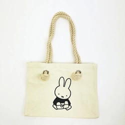 ミッフィー70周年！もちっ、ふわ～としたナインチェハグミークッションが登場。両側からすっぽり手を入れられる、癒されアイテム。