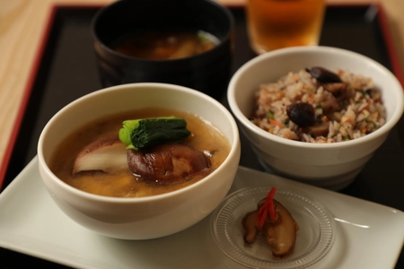 岐阜県美濃加茂市の「しいたけ家　ありがとう。」　 2020年10月1日(木)より原木しいたけに特化した 飲食専門店に完全移行！