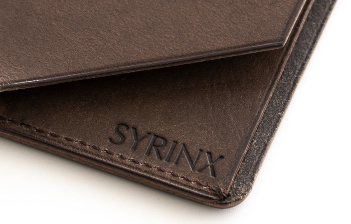 ロゴはカードの下に隠れます