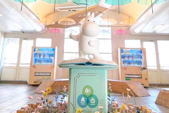飯能駅にアンブレラスカイが出現！
ムーミンバレーパークをいろどるアンブレラ装飾が
４月２１日（火）からスタート！