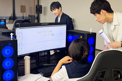 大学院生のアドバイスを参考に店舗の課題を分析